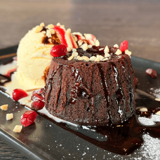 Čokoladni souffle sa sladoledom od vanilije